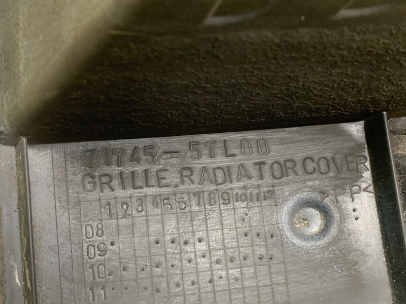 Решетка радиатора SUZUKI KIZASHI 09-14 J24B