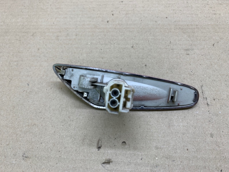 Повторитель поворота в крыло правый KIZASHI 09-14 2011 J24B