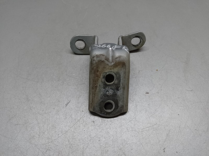 Запчасть петля двери нижняя передняя правая HYUNDAI ACCENT MC 06-10 2009 1.6 G4ED 79325-1E000 Б/У Петля двери нижняя передняя правая HYUNDAI ACCENT MC 06-10 2009 1.6 G4ED 79325-1E000 Б/У