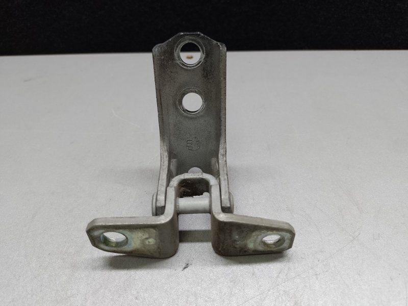 Петля двери нижняя передняя правая OUTLANDER XL 05-13 2006 3.0 6B31 Петля двери нижняя передняя правая OUTLANDER XL 05-13 2006 3.0 6B31