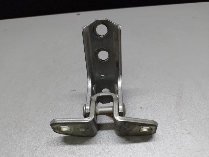 Петля двери нижняя задняя правая OUTLANDER XL 05-13 2006 3.0 6B31 Петля двери нижняя задняя правая OUTLANDER XL 05-13 2006 3.0 6B31