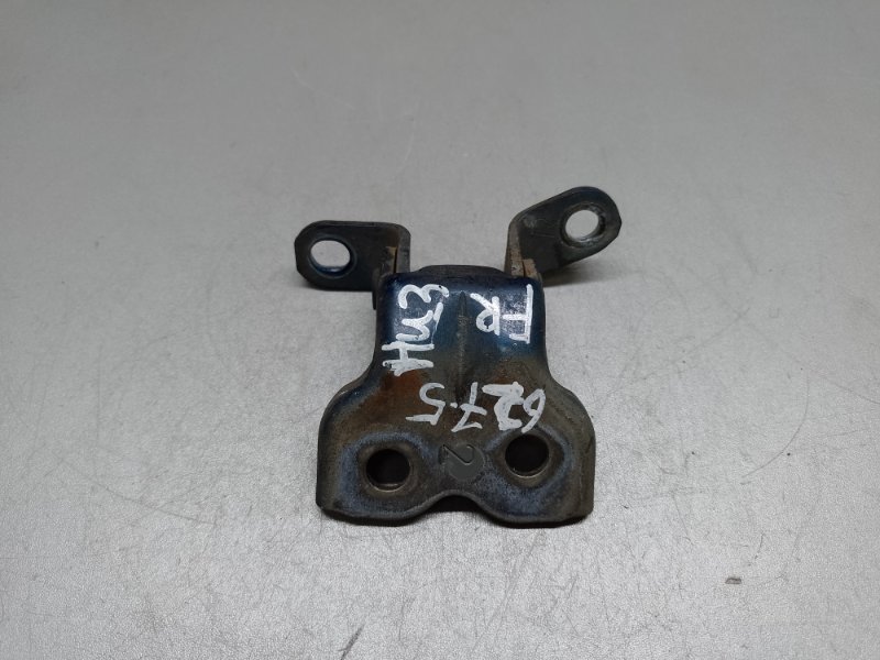 Петля двери нижняя передняя правая TOYOTA MATRIX 02-08 2002 ZZE132 1.8L 1ZZ-FE 68730-02030 Б/У