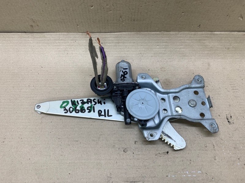 Стеклоподъемник задний левый SUZUKI KIZASHI 09-14 2011 J24B 83502-81J11 Б/У