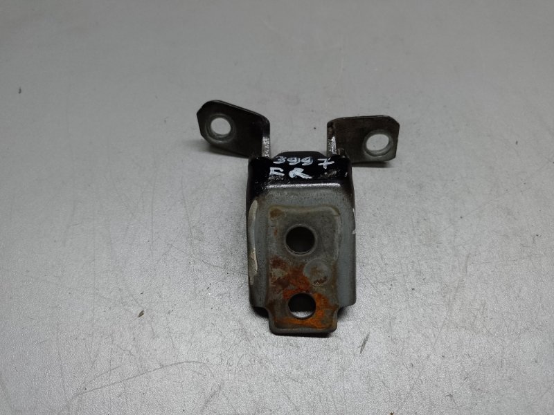 Петля двери верхняя передняя правая MAZDA CX-5 (KF) 16-21 2018 2.5 PY-VPS KD53-58-210A Б/У