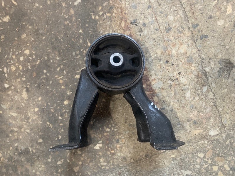 Запчасть подушка двигателя MITSUBISHI LANCER IX 9 03-07 MR554746 Б/У Подушка двигателя MITSUBISHI LANCER IX 9 03-07 MR554746 Б/У