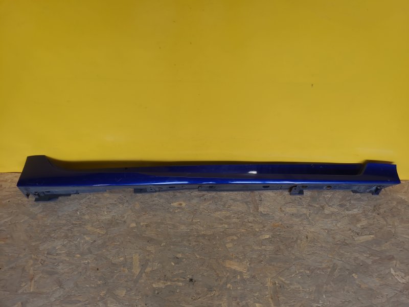 Накладка порога наружная правая TOYOTA PRIUS 16- 75850-47030 Б/У