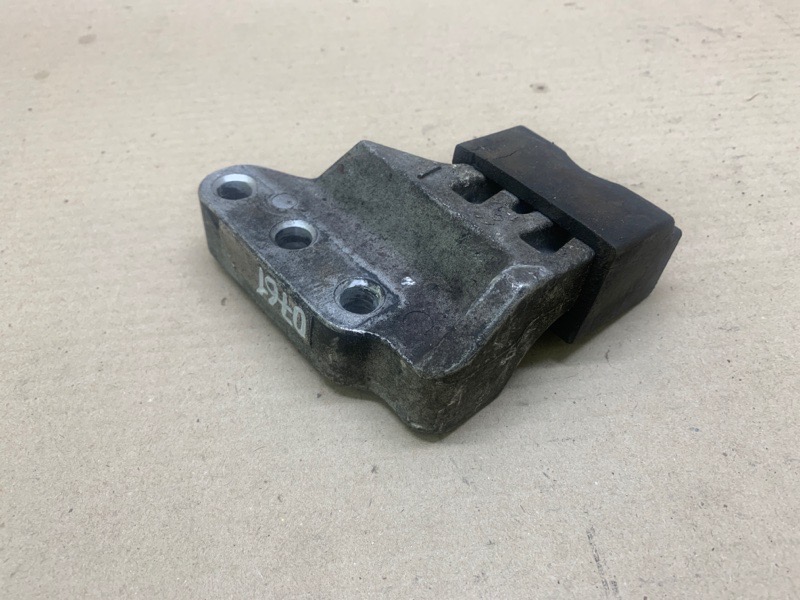 Кронштейн опоры двигателя правый SUZUKI KIZASHI 09-14 J24B