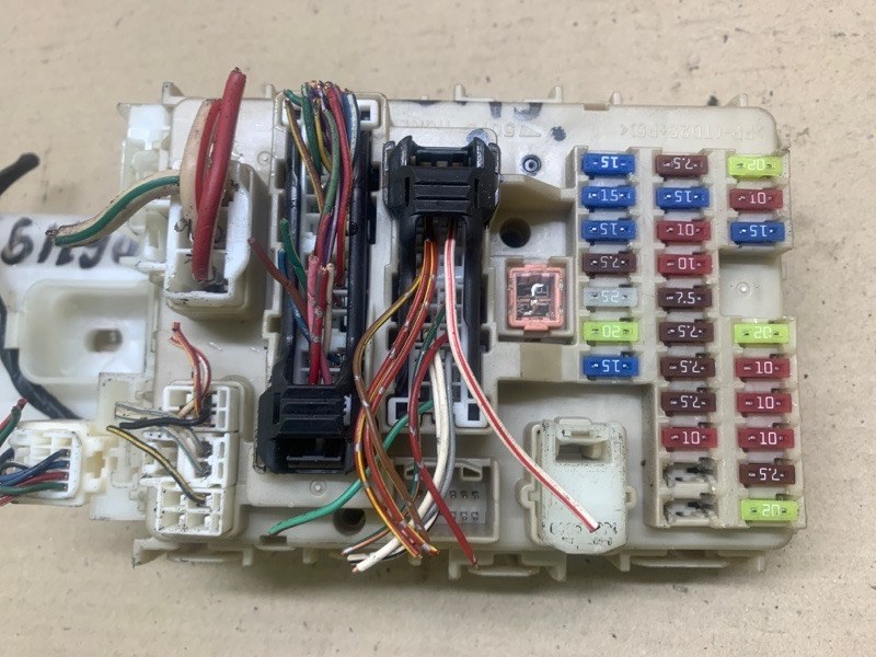Блок предохранителей салон KIZASHI 09-14 2011 J24B