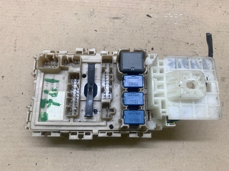 Блок предохранителей салон KIZASHI 09-14 2011 J24B