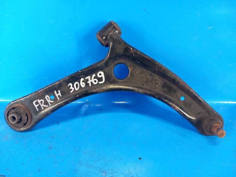 Рычаг передней подвески нижний правый DODGE CALIBER 06-11 2006 2.0 ECN 5105040AA Б/У