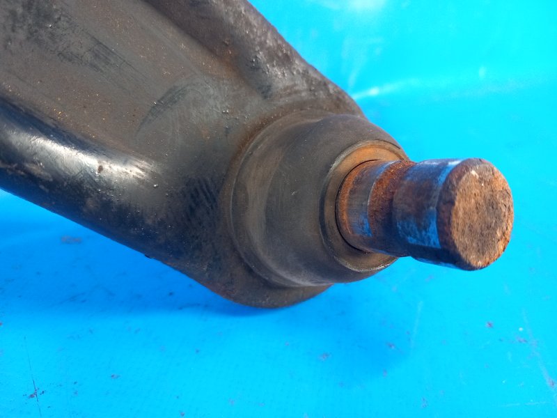 Рычаг передней подвески нижний правый DODGE CALIBER 06-11 2.0 ECN