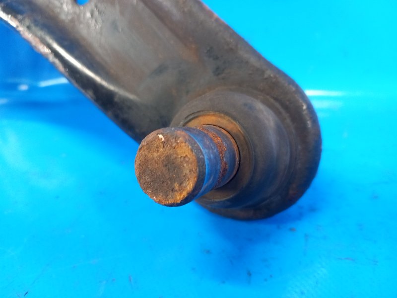 Рычаг передней подвески нижний правый CALIBER 06-11 2006 2.0 ECN