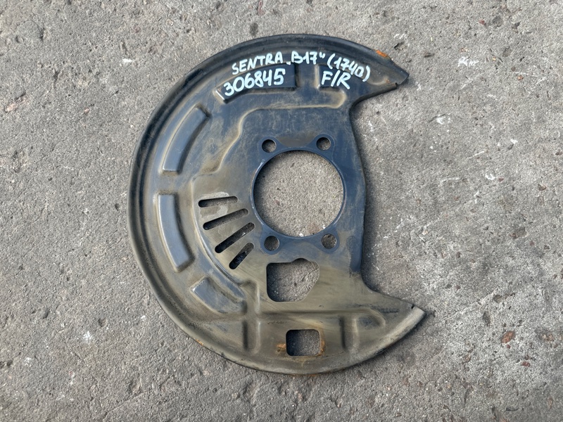 Защита тормозного диска передняя правая NISSAN SENTRA B17 12-21 2018 1.8 MRA8DE 41150-3RJ0B Б/У