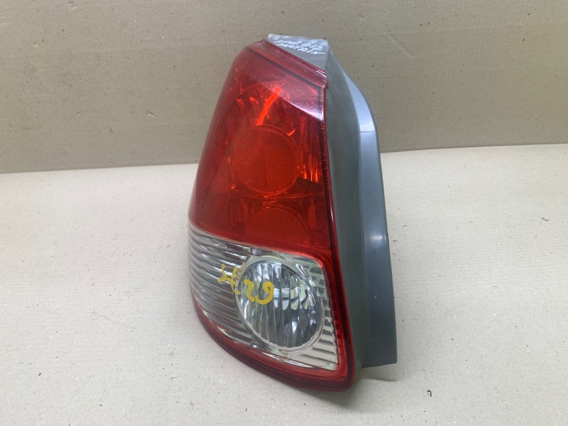 Фонарь наружный левый MATRIX 02-08 2002 ZZE132 1.8L 1ZZ-FE