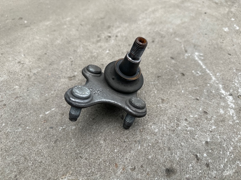 Шаровая опора передняя правая VOLKSWAGEN JETTA USA 18- 2020 DJXA 1.4 5Q0 407 366 E Б/У