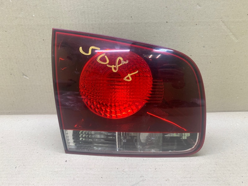 Запчасть фонарь внутренний левый VOLKSWAGEN TOUAREG 02-10 2007 BHK 3.6 7L6 945 093 AA Б/У Фонарь внутренний левый VOLKSWAGEN TOUAREG 02-10 2007 BHK 3.6 7L6 945 093 AA Б/У