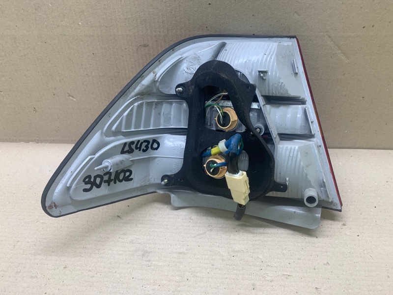 Фонарь наружный правый LS430 00-06 2002 4.3 3UZFE
