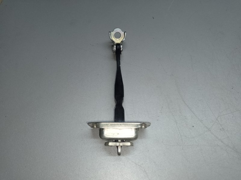 Ограничитель двери передний правый SENTRA B17 12-21 2018 1.8 MRA8DE Ограничитель двери передний правый SENTRA B17 12-21 2018 1.8 MRA8DE