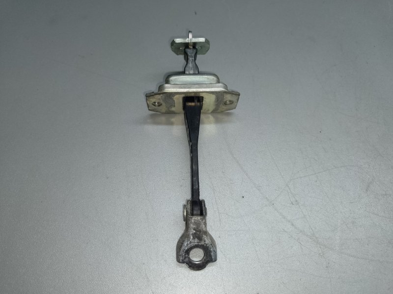 Ограничитель двери задний левый NISSAN SENTRA B17 12-21 2018 1.8 MRA8DE 82430-5UD0A Б/У