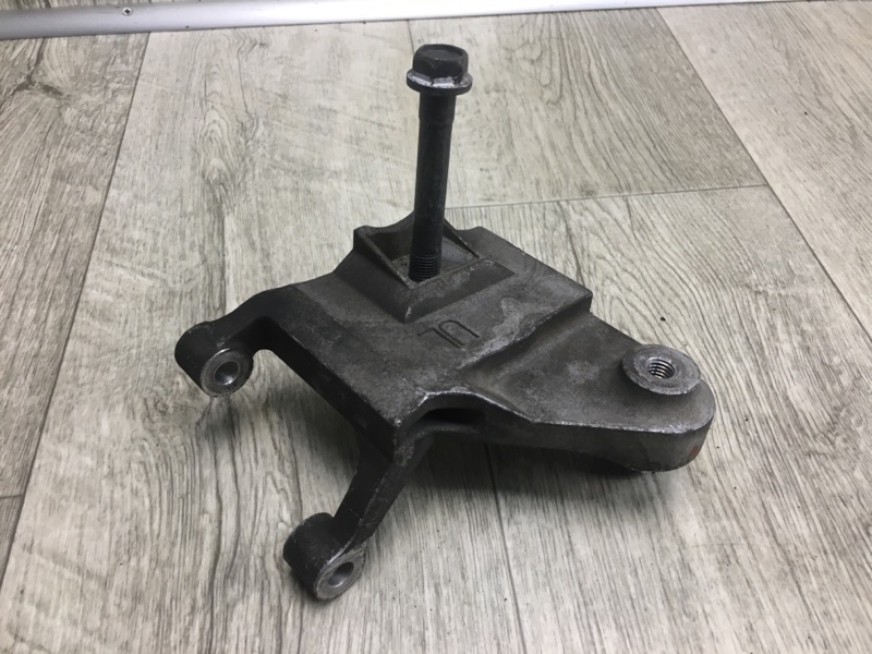 Кронштейн двигателя NV200 USA 13- 2013 2.0 MR20DE