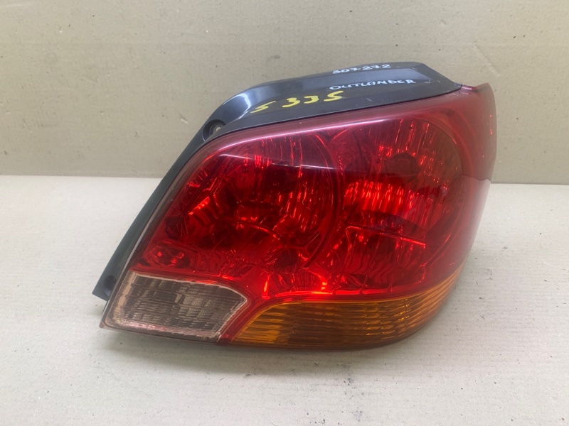 Фонарь наружный правый MITSUBISHI OUTLANDER 03-07 2003 2.4 4G69 MN133698 Б/У