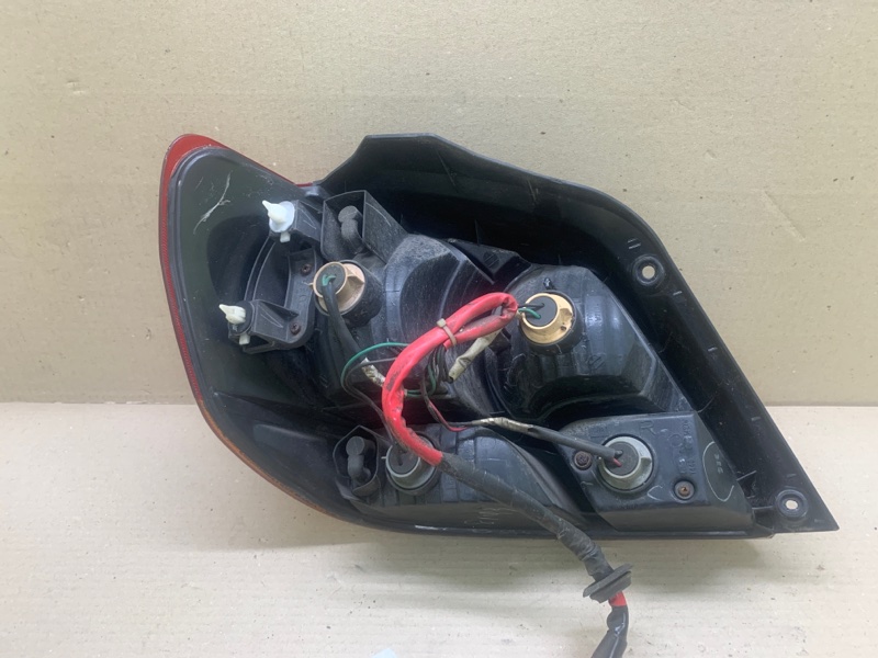 Фонарь наружный правый MITSUBISHI OUTLANDER 03-07 2.4 4G69