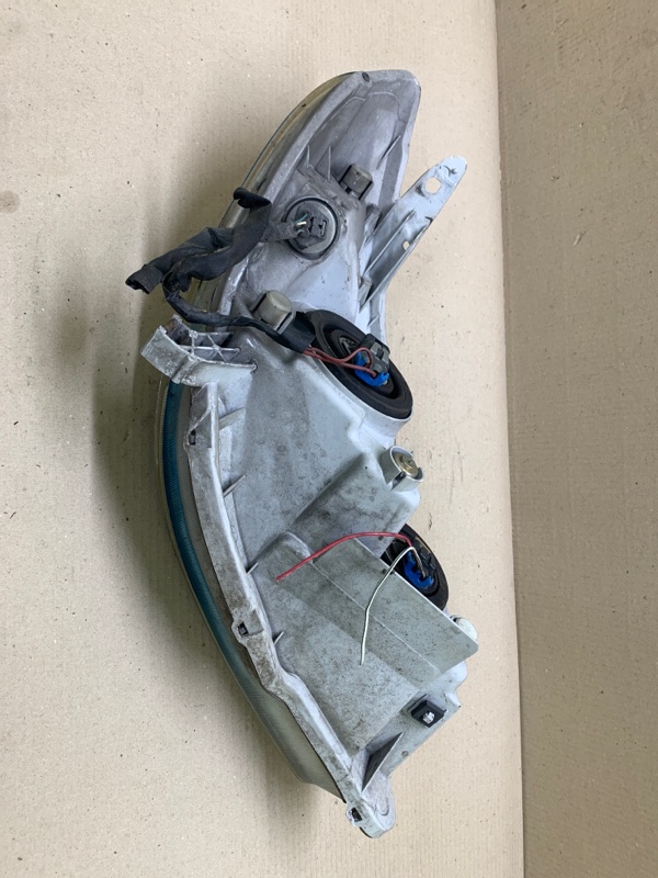 Фара левая MATRIX 02-08 2002 ZZE132 1.8L 1ZZ-FE Фара левая MATRIX 02-08 2002 ZZE132 1.8L 1ZZ-FE