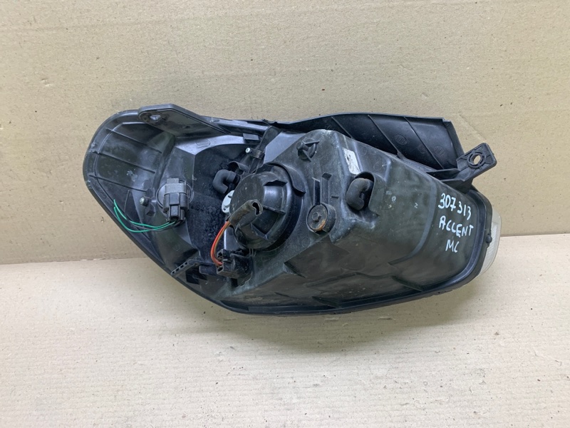 Фара левая HYUNDAI ACCENT MC 06-10 1.6 G4ED
