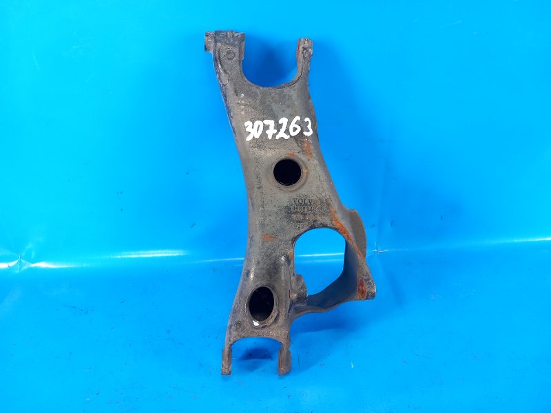 Рычаг задний нижний L левый VOLVO XC90 02–16 2008 3.2L 8666345 Б/У