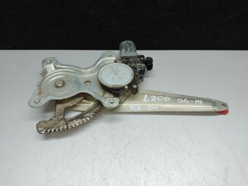 Стеклоподъемник задний правый L200 06-14 Стеклоподъемник задний правый L200 06-14