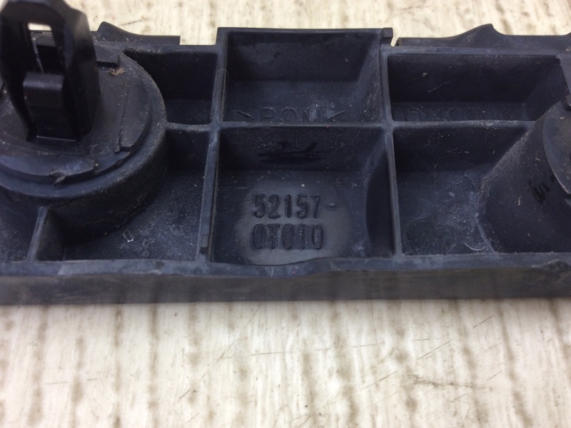 Кронштейн заднего бампера правый TOYOTA VENZA 09-16 3.5 2GR-FE