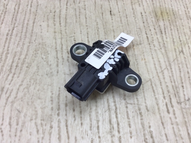 Датчик удара правый NISSAN ALTIMA L33 12-18 988363TA5B Б/У