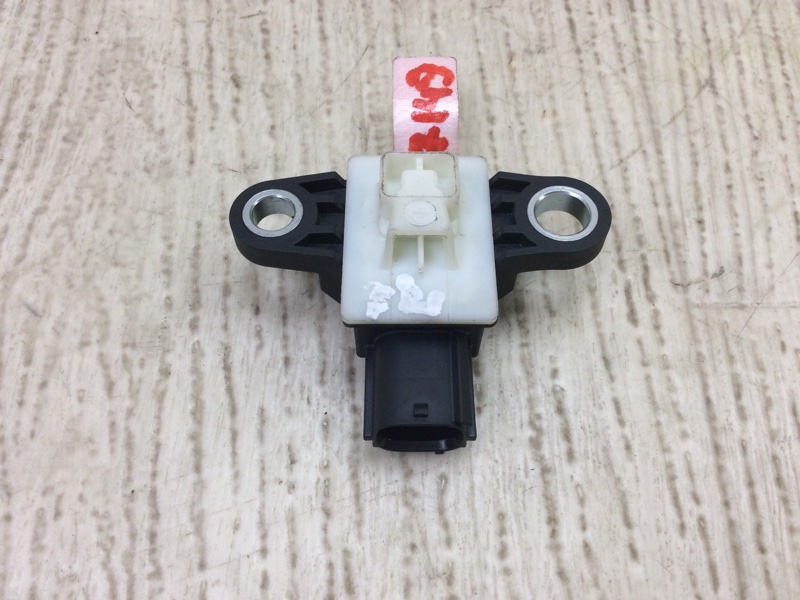 Датчик удара правый ALTIMA L33 12-18