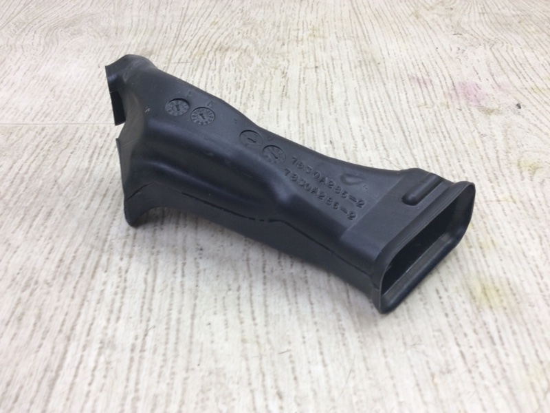 Воздухозаборник OUTLANDER XL 05-13 2010 3.0 6B31