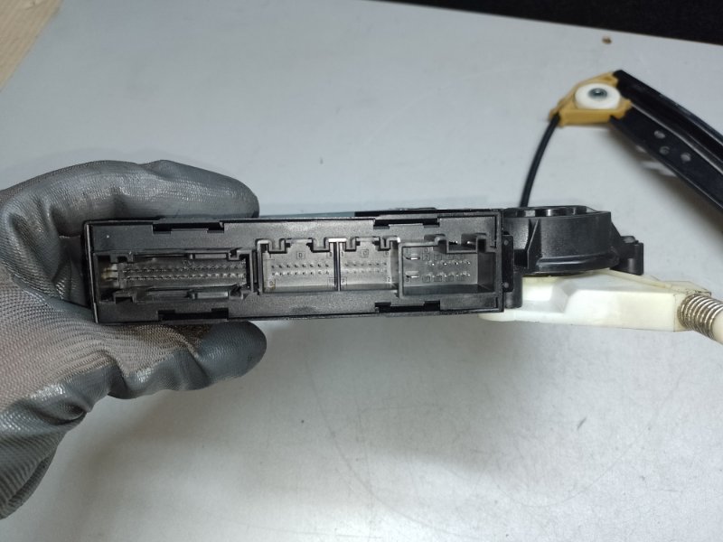 Стеклоподъемник задний левый TOUAREG 02-10 2007 BHK 3.6