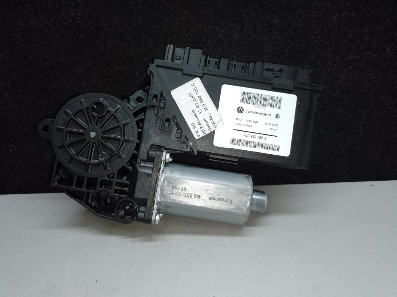 Моторчик стеклоподъемника передний левый TOUAREG 02-10 2007 BHK 3.6