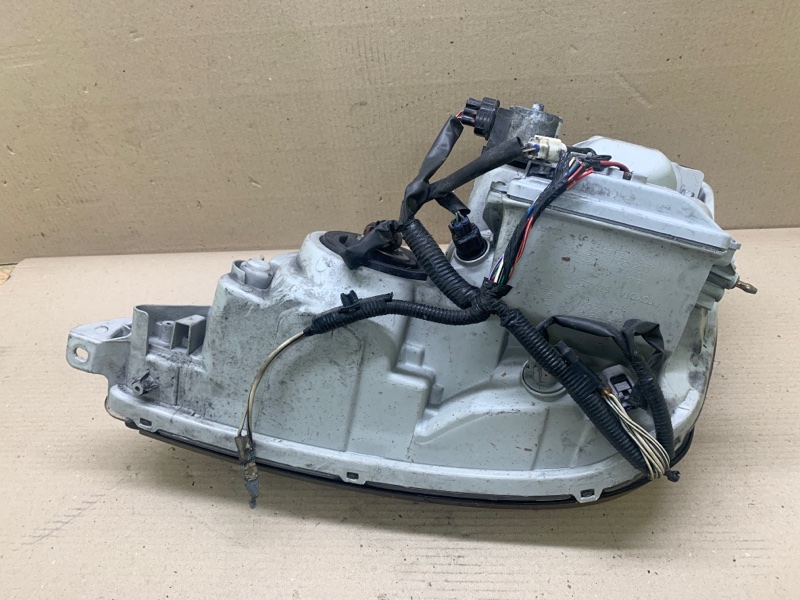 Фара правая LS430 00-06 2002 4.3 3UZFE