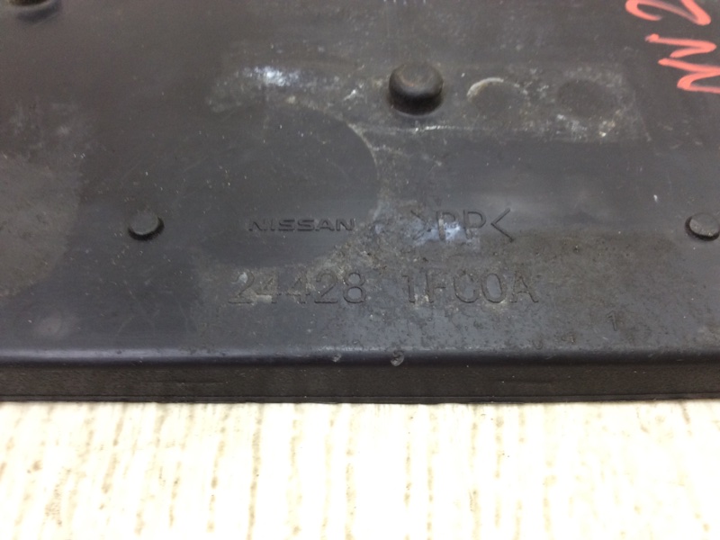 Полка аккумулятора NISSAN NV200 USA 13- 2.0 MR20DE