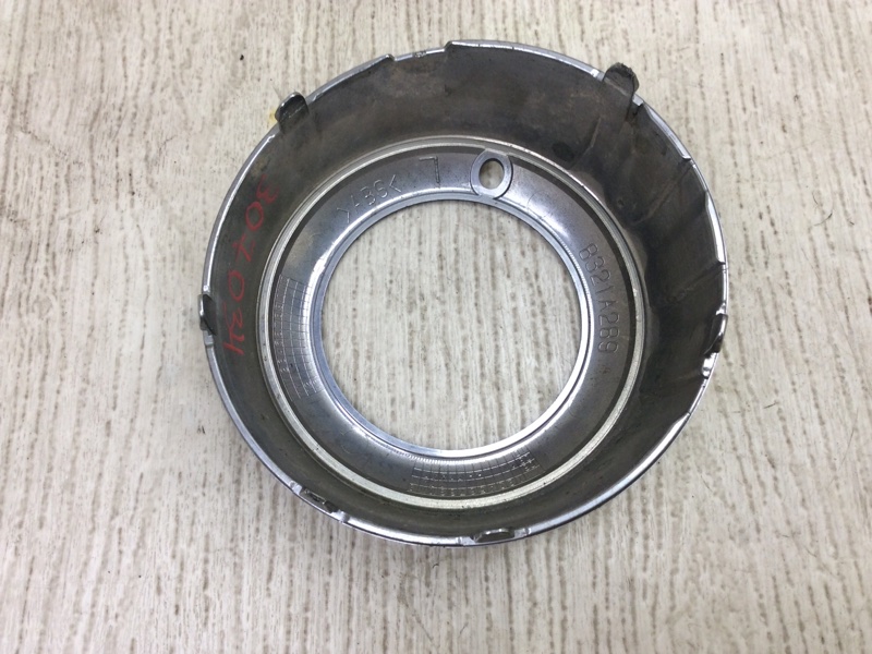 Накладка противотуманной фары передняя левая OUTLANDER XL 05-13