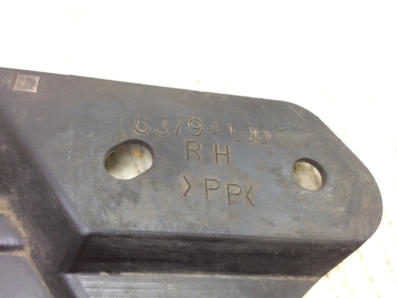 Кронштейн передний правый MITSUBISHI OUTLANDER XL 05-13