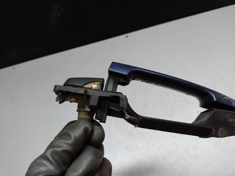 Ручка двери наружная передняя левая TOYOTA MATRIX 02-08 ZZE132 1.8L 1ZZ-FE