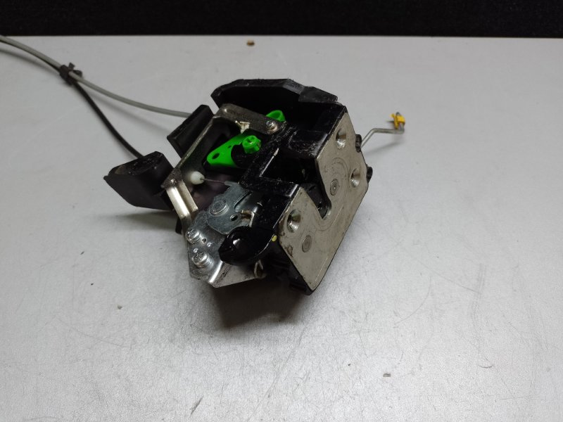 Замок двери передний правый HYUNDAI ACCENT MC 06-10 2009 1.6 G4ED 81320-1E000 Б/У