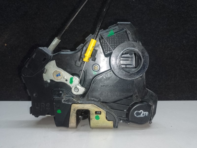 Замок двери передний правый TOYOTA MATRIX 02-08 ZZE132 1.8L 1ZZ-FE