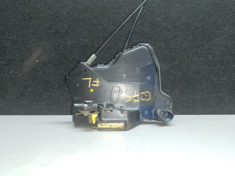 Замок двери передний левый MATRIX 02-08 2002 ZZE132 1.8L 1ZZ-FE