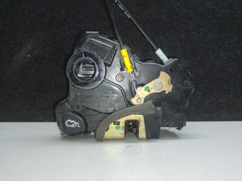 Замок двери передний левый TOYOTA MATRIX 02-08 ZZE132 1.8L 1ZZ-FE