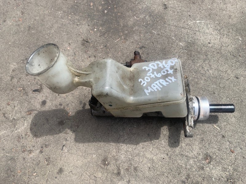 Главный тормозной цилиндр TOYOTA MATRIX 02-08 2002 ZZE132 1.8L 1ZZ-FE 47201-02300 Б/У