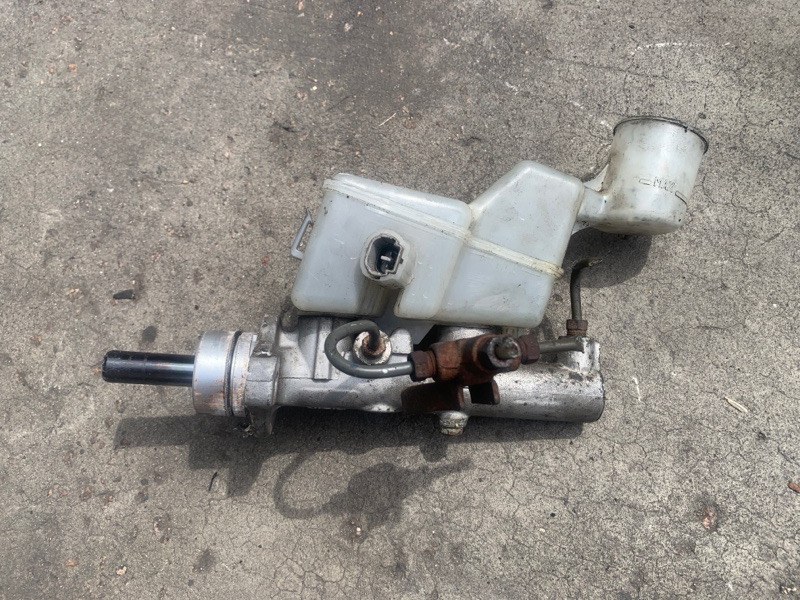 Главный тормозной цилиндр TOYOTA MATRIX 02-08 ZZE132 1.8L 1ZZ-FE