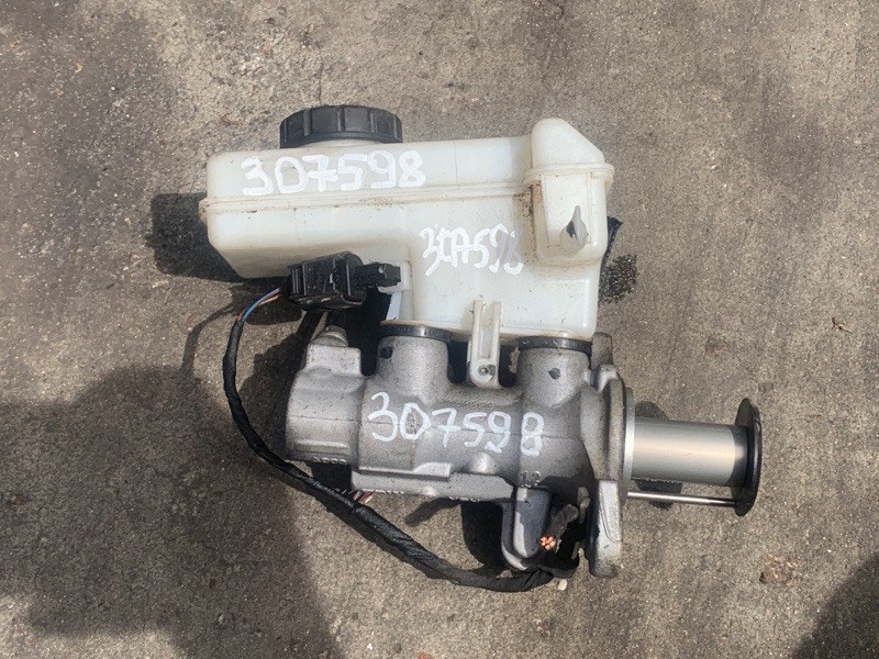 Главный тормозной цилиндр VOLKSWAGEN JETTA USA 18- 2020 DJXA 1.4 5QM 614 019 G Б/У