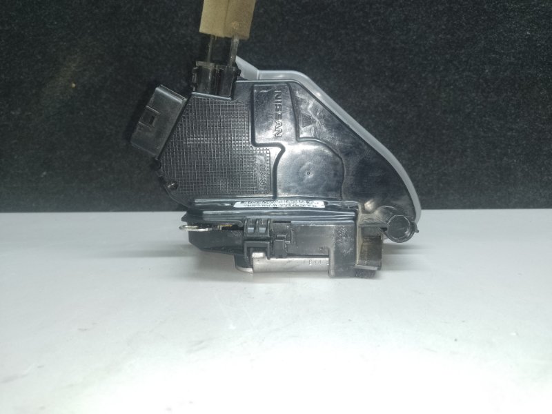 Замок двери задний левый X-TRAIL/ROGUE T32 13-20 2015 2.5 QR25DE