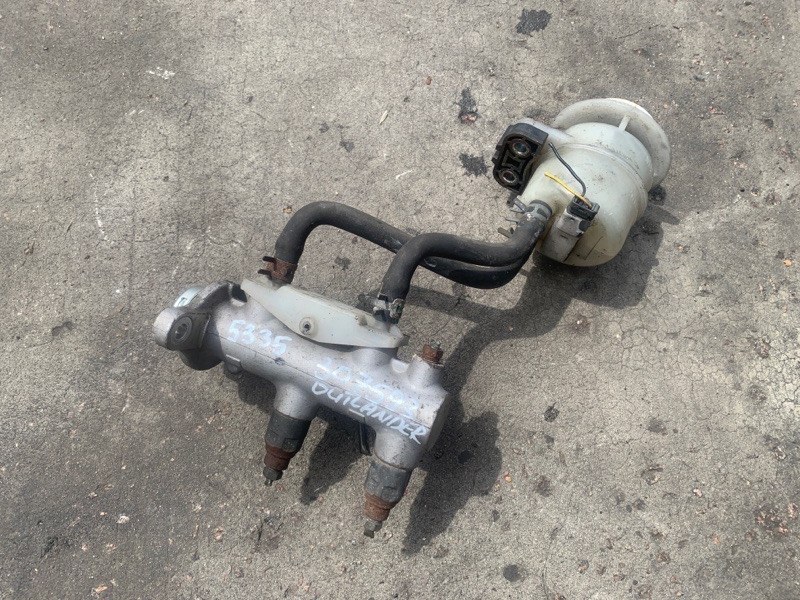 Главный тормозной цилиндр MITSUBISHI OUTLANDER 03-07 2003 2.4 4G69 MR334592 Б/У